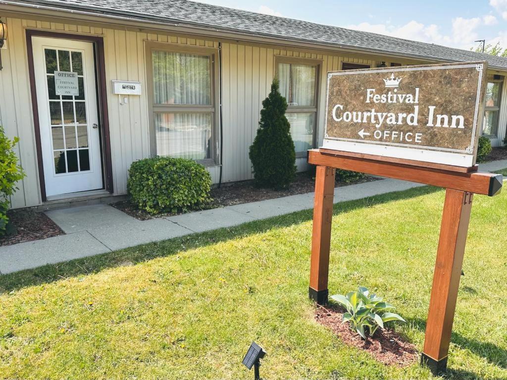 ستراتفورد Festival Courtyard Inn المظهر الخارجي الصورة